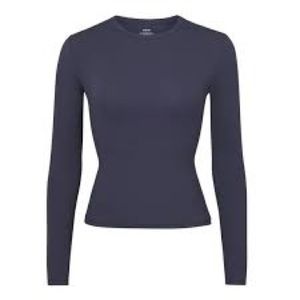 SKIMS FITS EVERYBODY LONG SLEEVE SHIRT MARINE